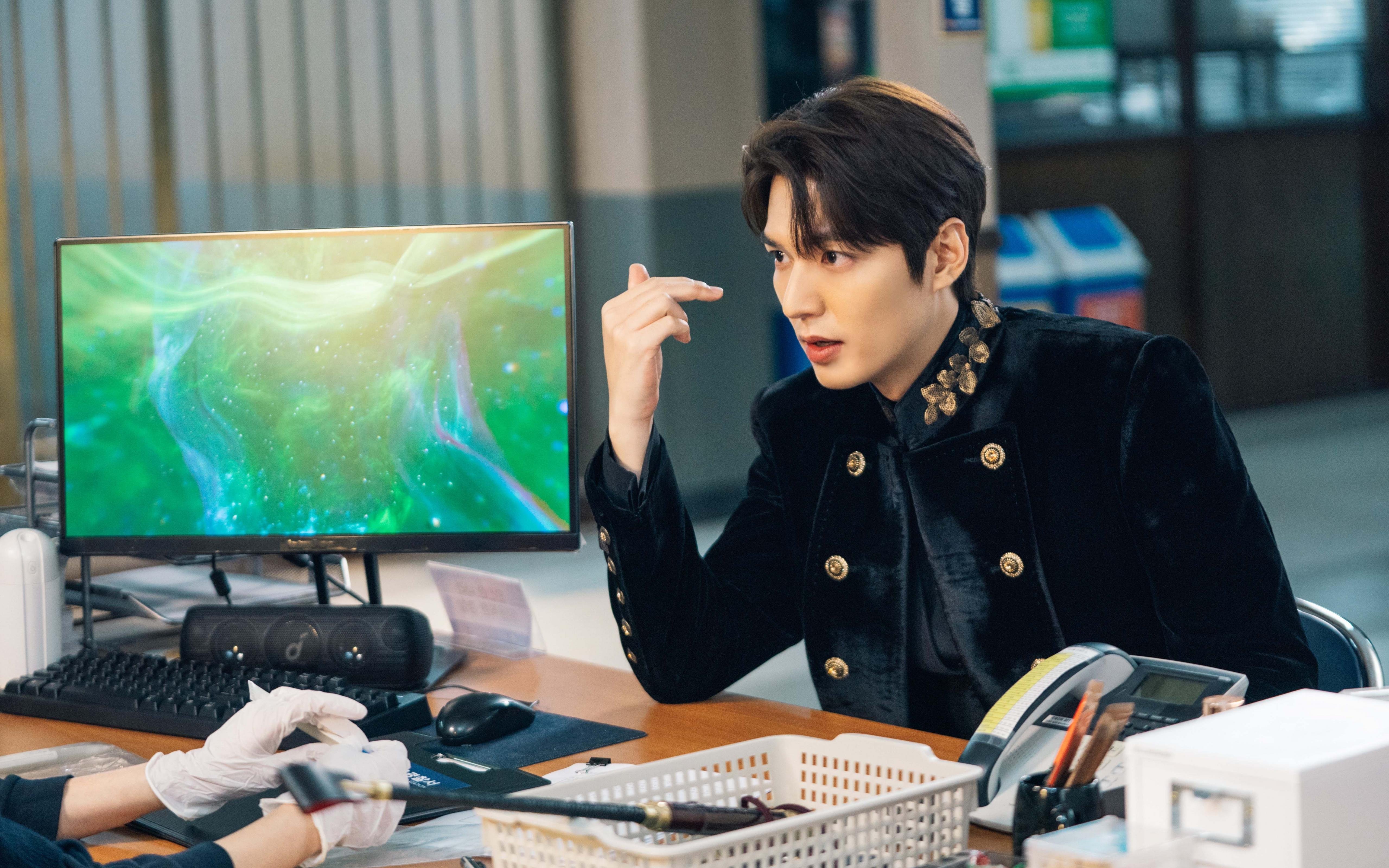 尤文图斯整体回撤成功遏制高压进攻，尤文图斯回传失误