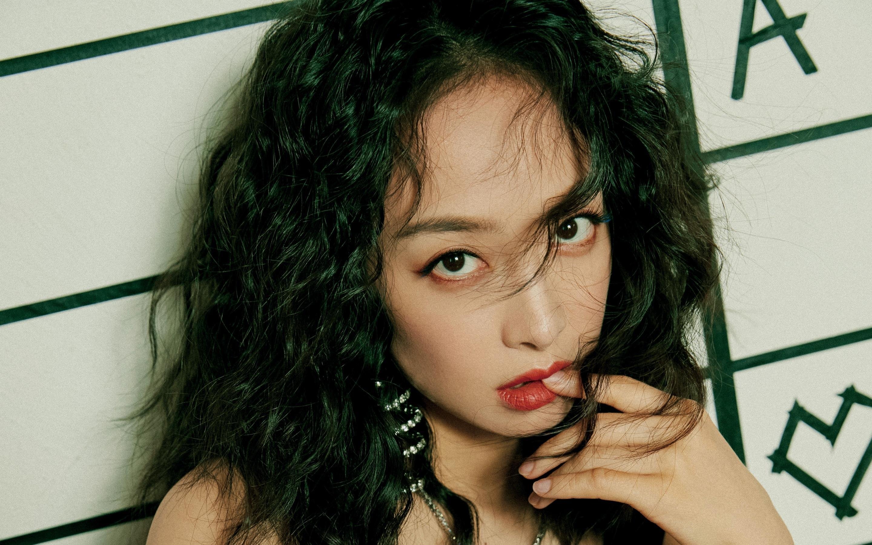 法国混合接力突破自我刷新纪录，法国混双女选手是谁